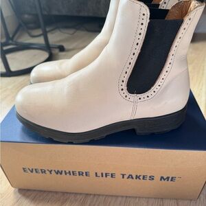 Blundstone Women's Cream Ankle Boots